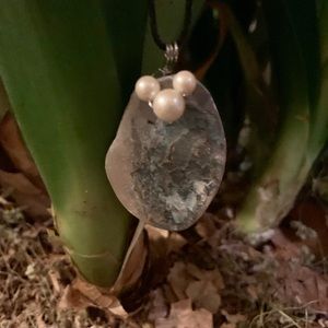 VACATION HOLD Genuine pearls and abalone necklace